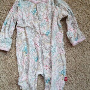MAGNETIC ME FloralOnesie Size Newborn 5-8 Pounds, Used no stains